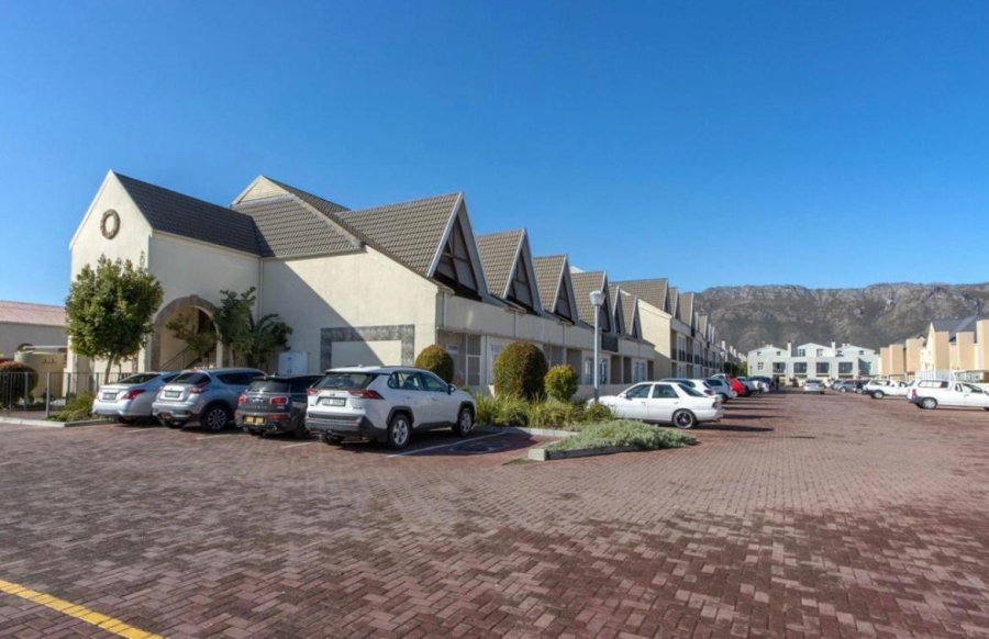 2 Bedroom Property for Sale in Whispering Pines Western Cape